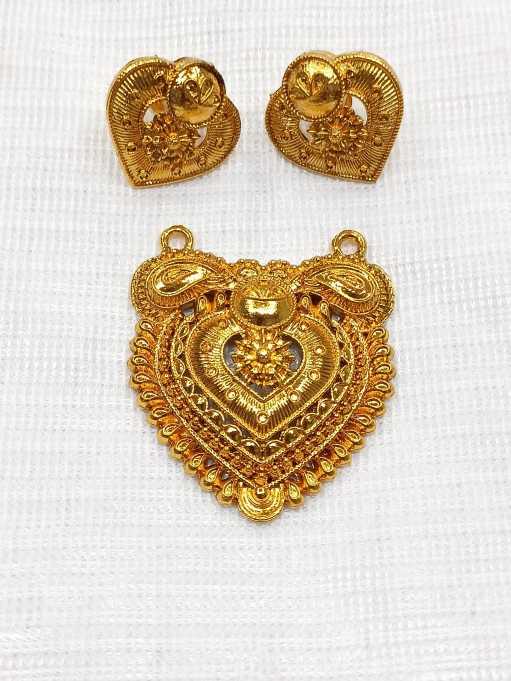 exquisite-golden-pendants-in-india-elegant-and-timeless-jewelry-total-2-piece-127