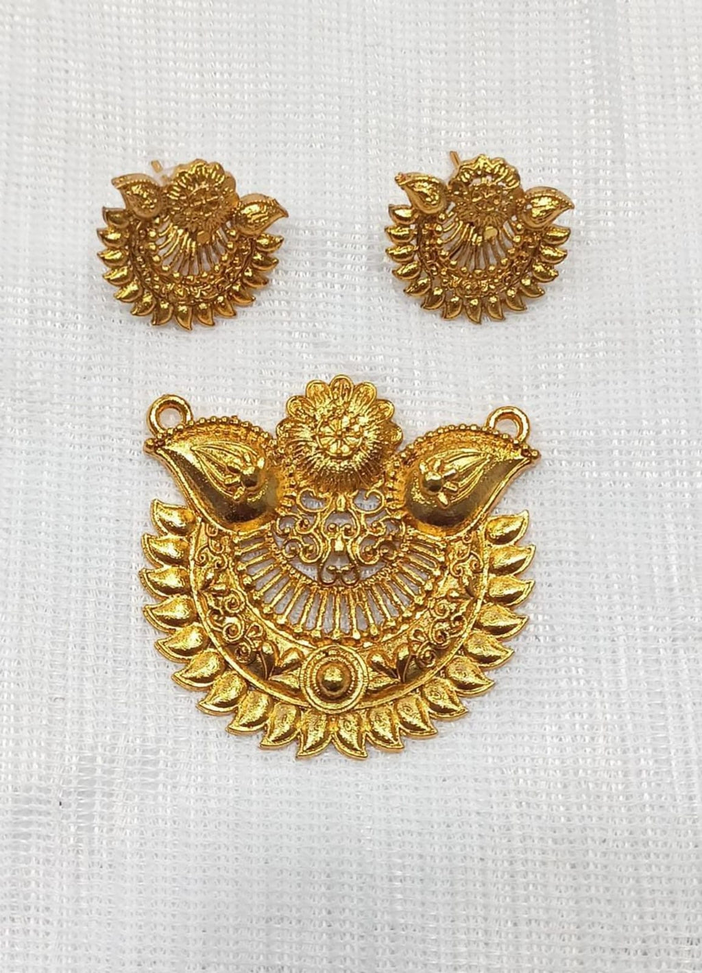 exquisite-golden-pendants-in-india-elegant-and-timeless-jewelry-total-2-piece-129