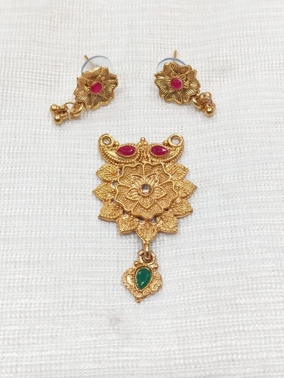 exquisite-golden-pendants-in-india-elegant-and-timeless-jewelry-total-2-piece-42