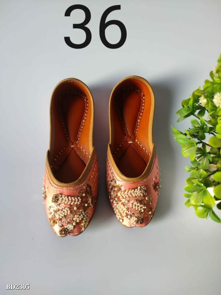 er Embroidery Heavy Jutti for Women | Premium Ethnic Footwear