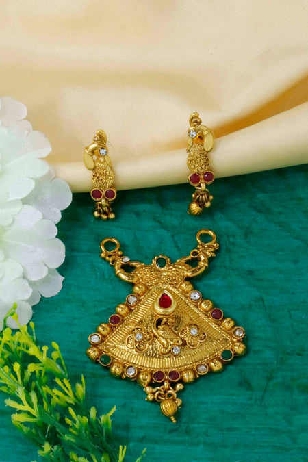 Exquisite Golden Pendants in India - Elegant and Timeless Jewelry - swiftshopr.com