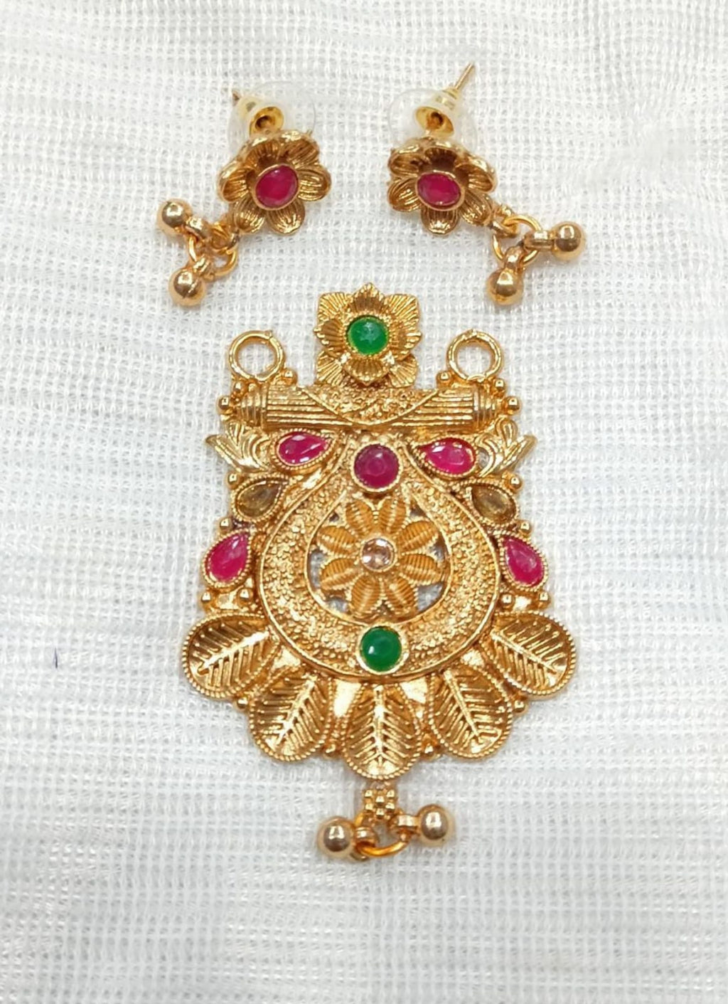 exquisite-golden-pendants-in-india-elegant-and-timeless-jewelry-total-2-piece-113