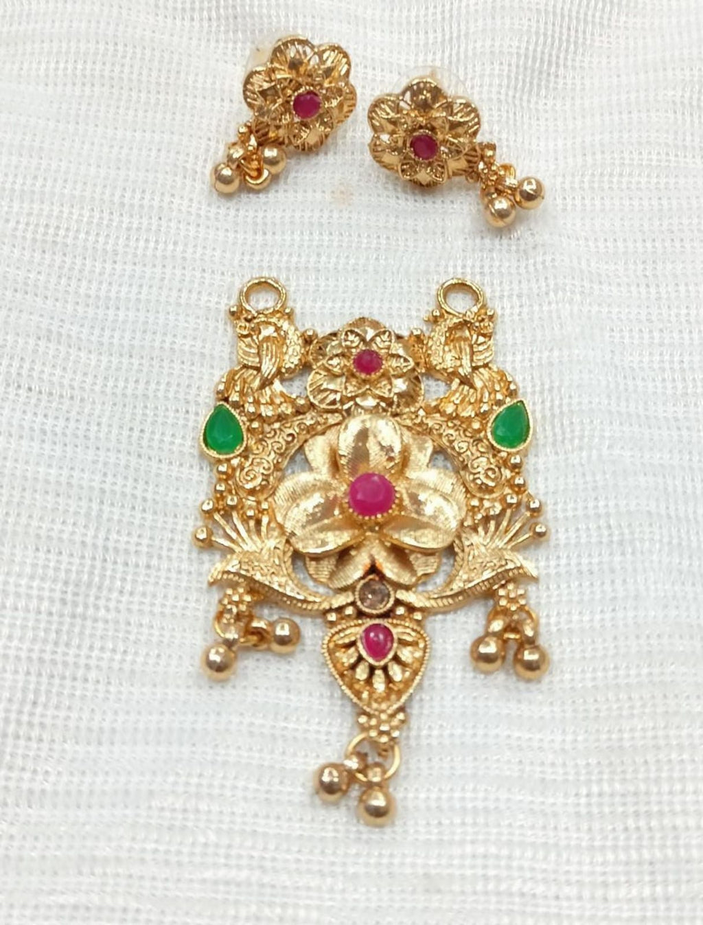 exquisite-golden-pendants-in-india-elegant-and-timeless-jewelry-total-2-piece-114