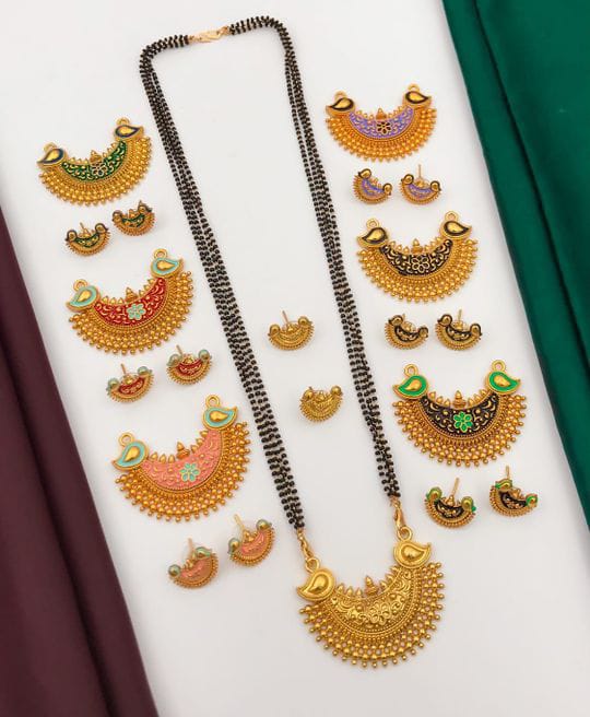 stunning-combo-necklace-sets-in-india-elegant-and-versatile-jewelry