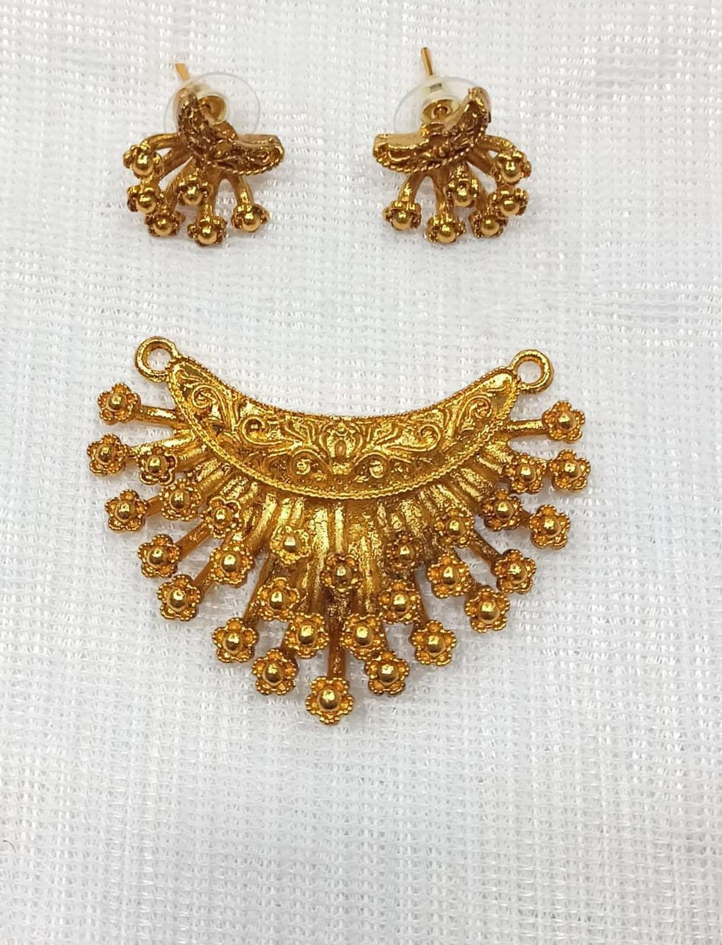 exquisite-golden-pendants-in-india-elegant-and-timeless-jewelry-total-2-piece-89