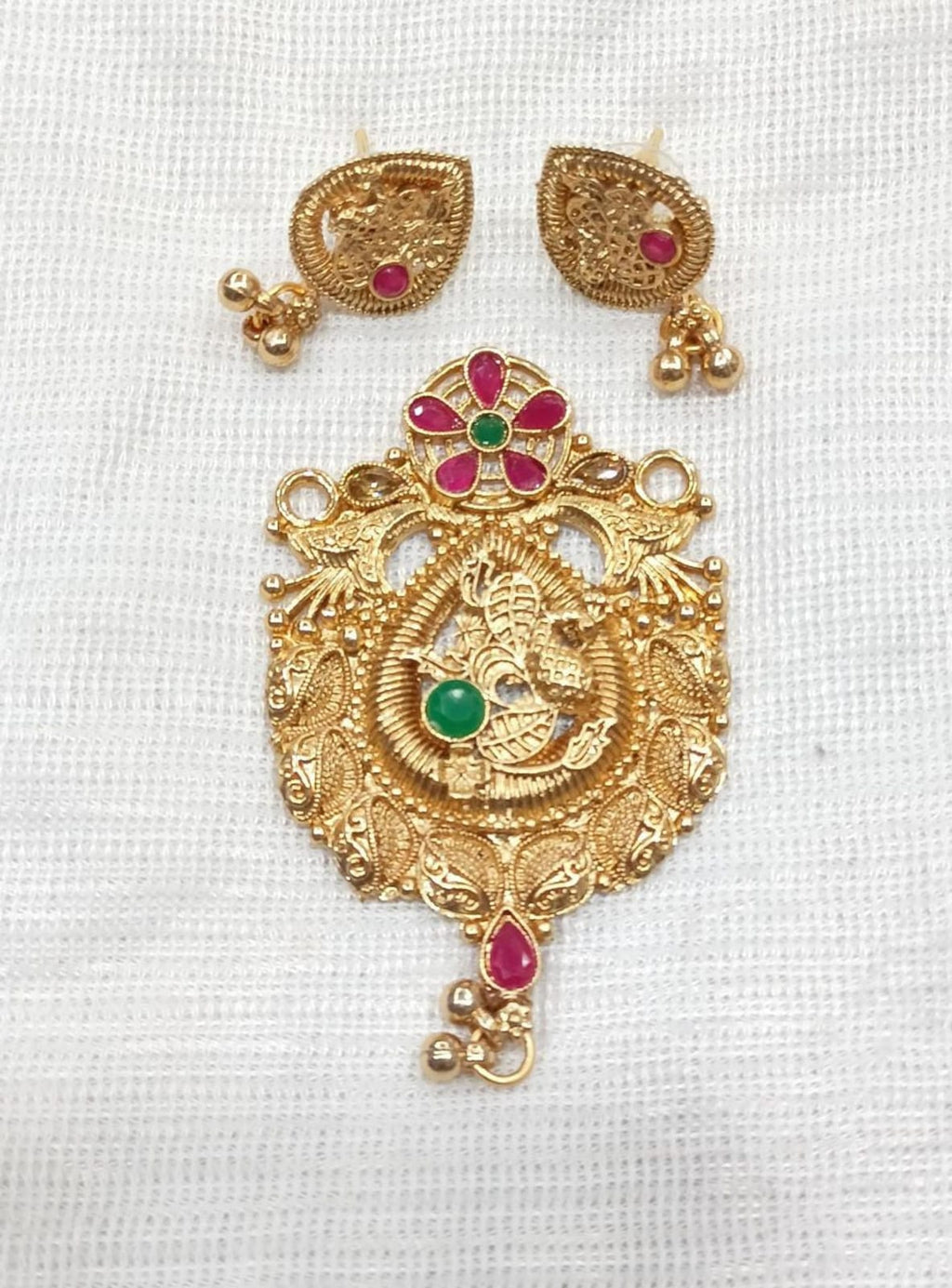 exquisite-golden-pendants-in-india-elegant-and-timeless-jewelry-total-2-piece-106