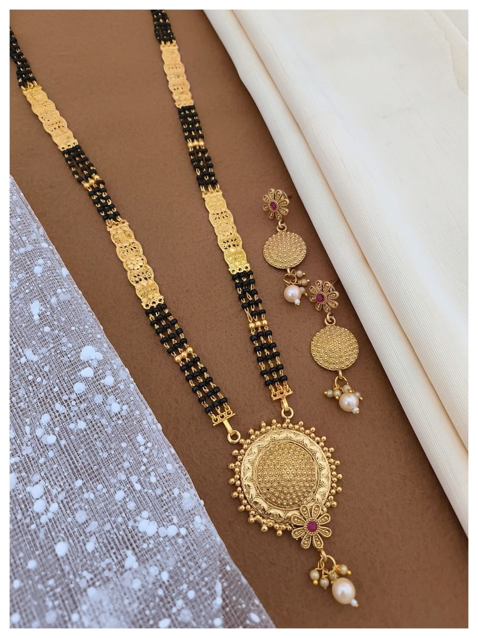 elegant-golden-mangalsutras-timeless-tradition-modern--200