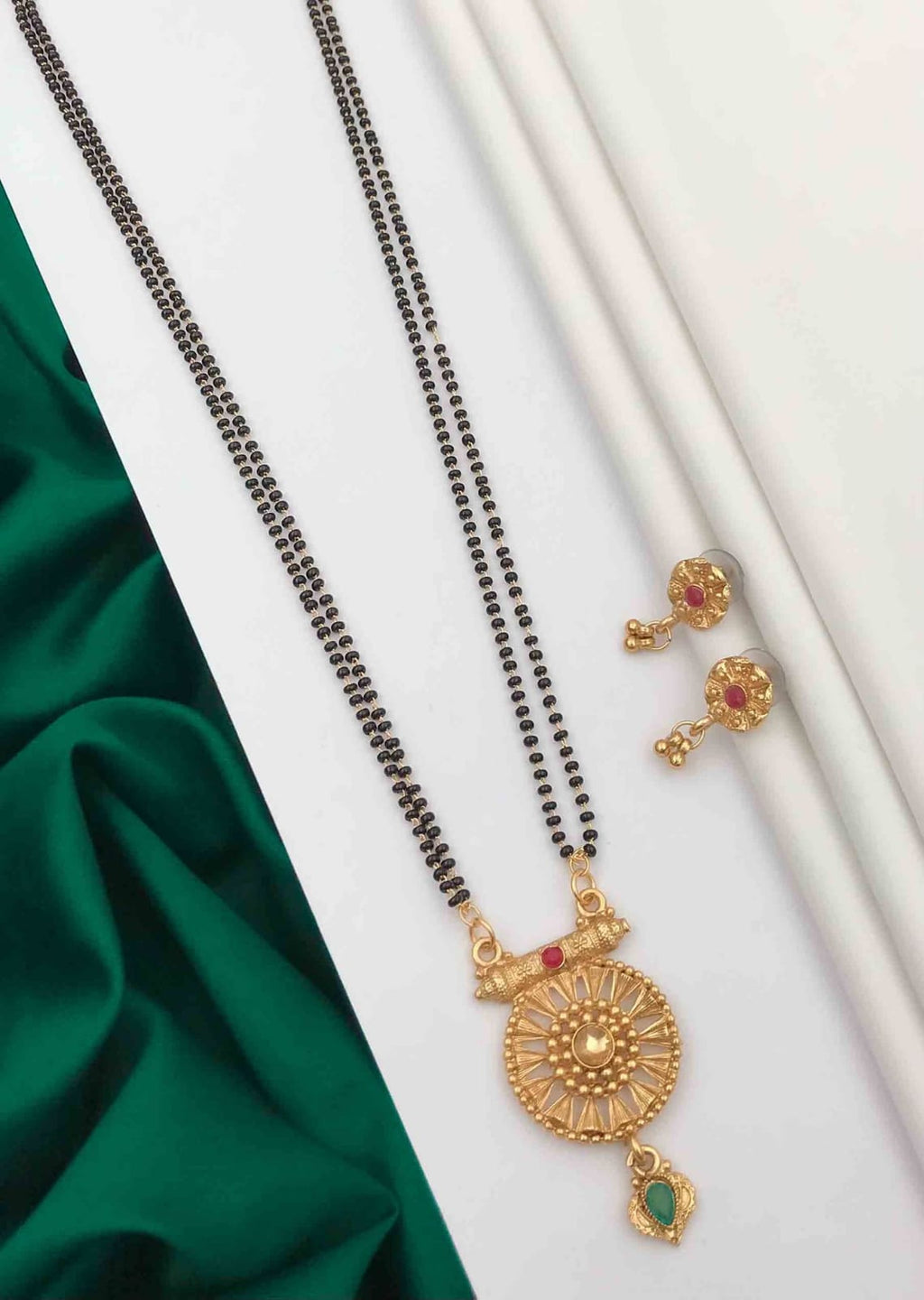 elegant-golden-mangalsutras-timeless-tradition-modern--117