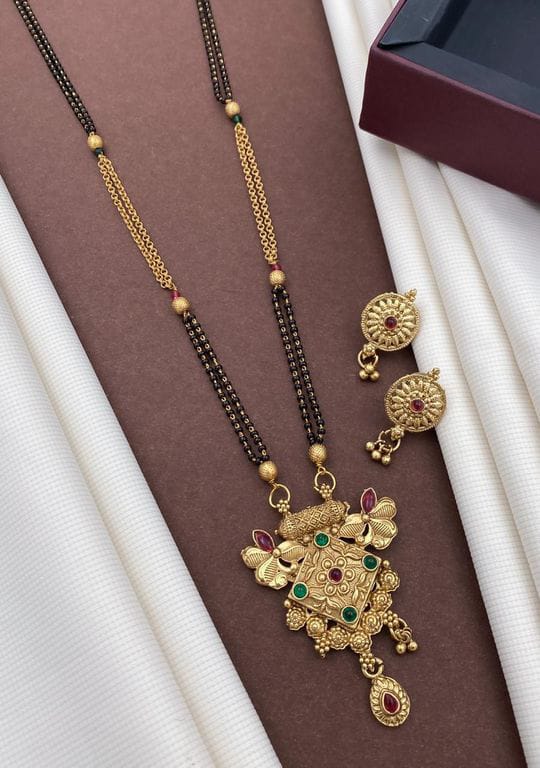 elegant-matte-mangalsutra-modern-sophistication-timeless-tradition-33