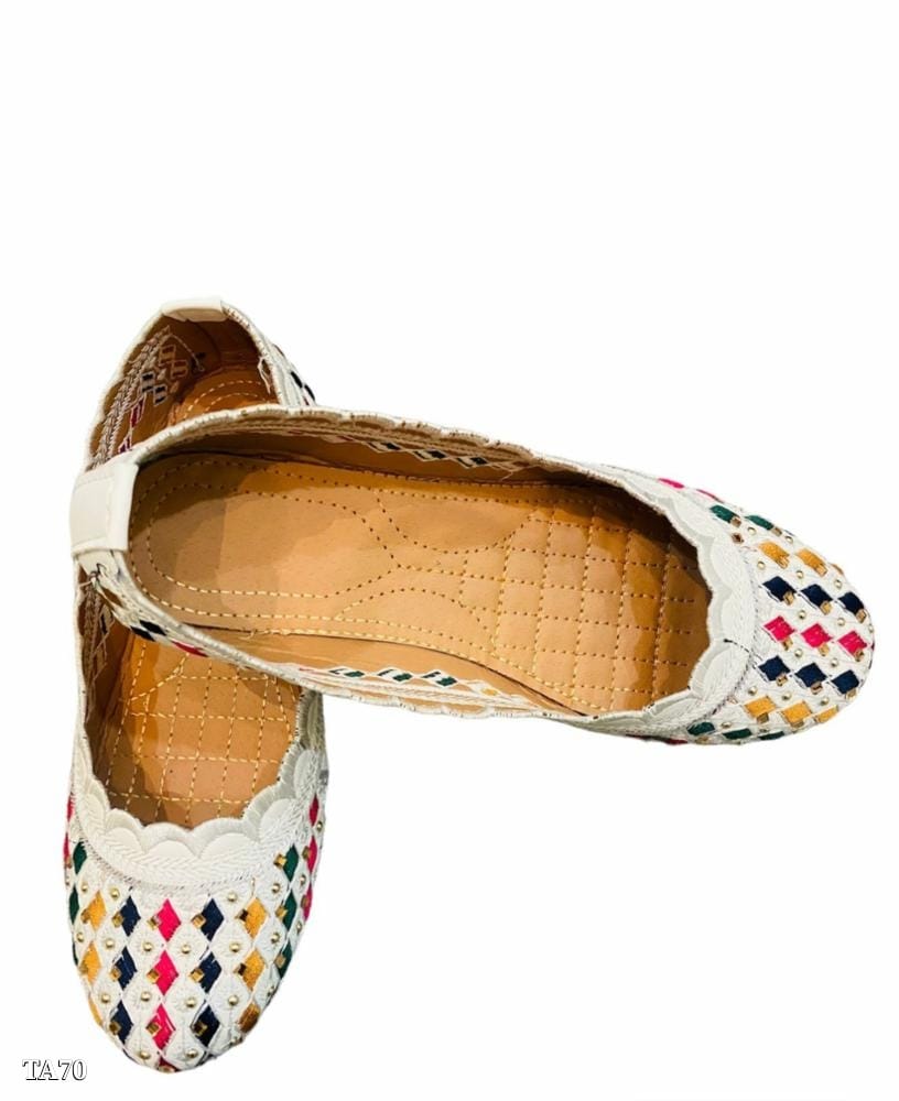 Elegant Punjabi Jutti for Women | Traditional Indian Footwear