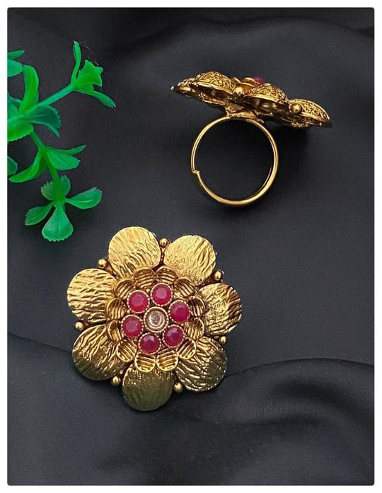 Golden, Ring: Exquisite Jewelry for Timeless Elegance and Style