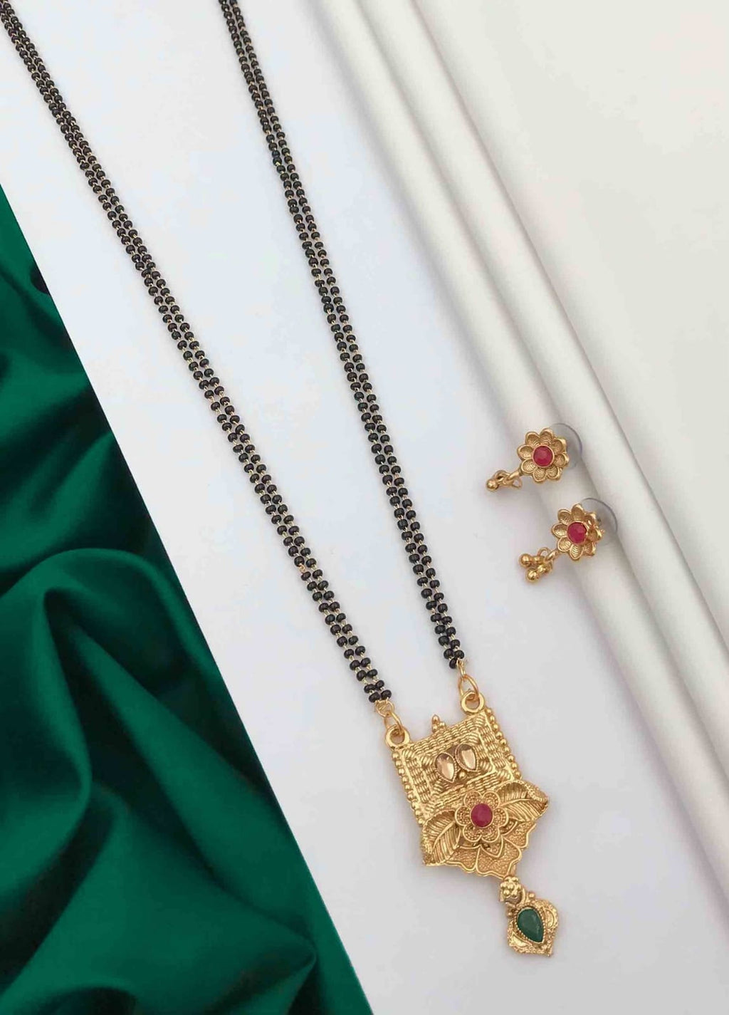 elegant-golden-mangalsutras-timeless-tradition-modern--115