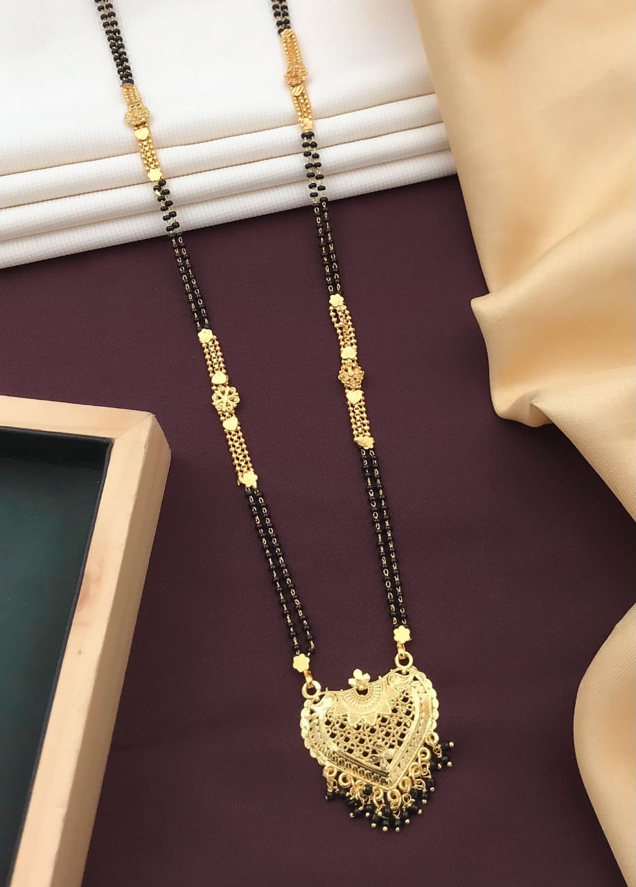 elegant-golden-mangalsutras-timeless-tradition-modern--160