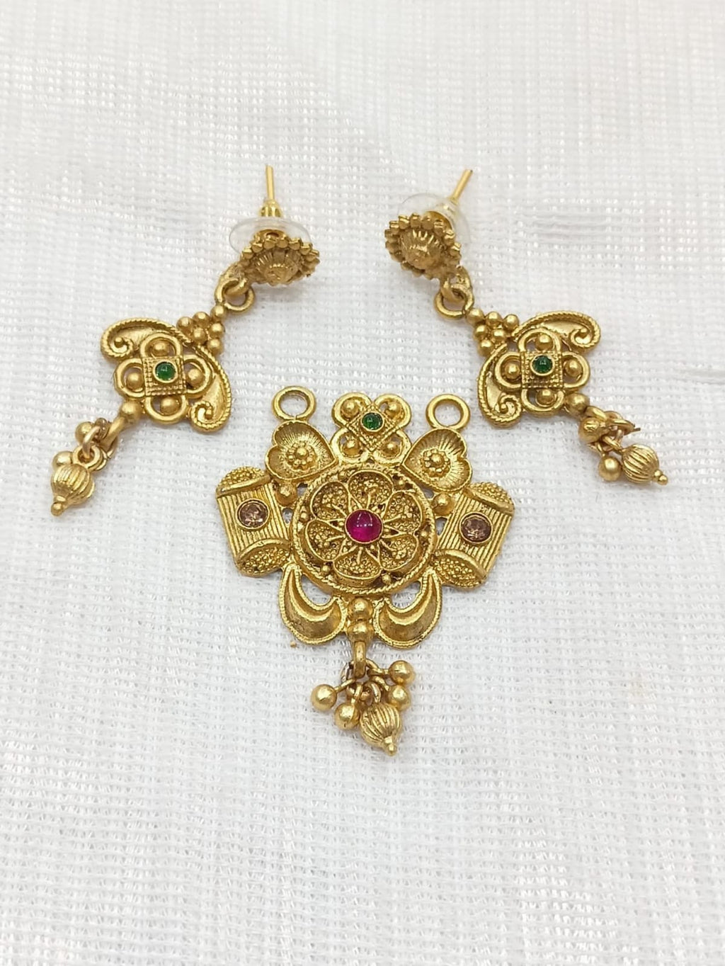 exquisite-golden-pendants-in-india-elegant-and-timeless-jewelry-total-2-piece-92