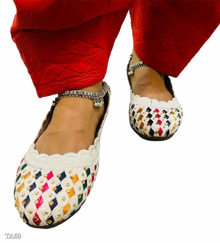 Elegant Punjabi Jutti for Women | Traditional Indian Footwear