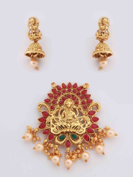 chic-chain-pendant-versatile-style-and-elegance-7