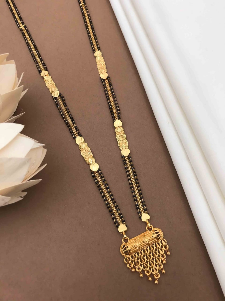 elegant-golden-mangalsutras-timeless-tradition-modern--137