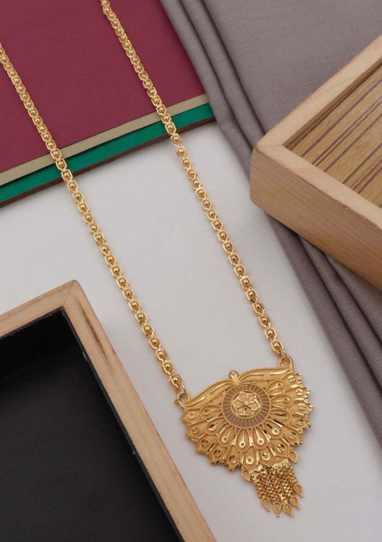 chic-chain-pendant-versatile-style-and-elegance-4