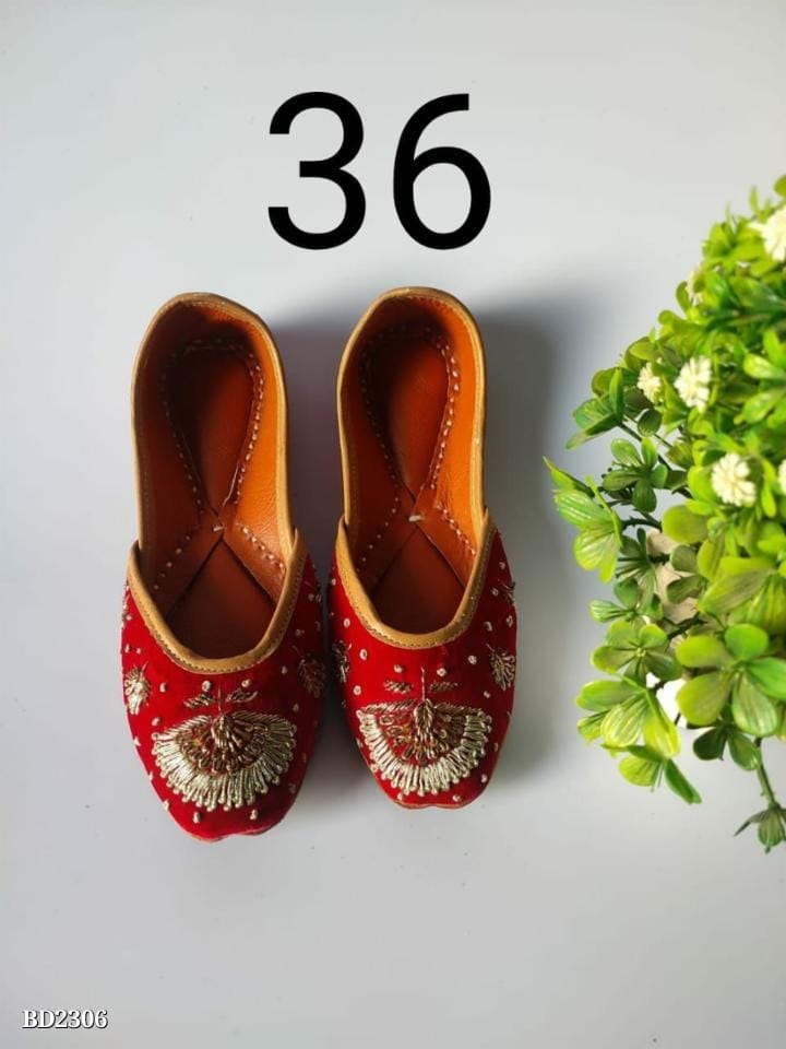 er Embroidery Heavy Jutti for Women | Premium Ethnic Footwear