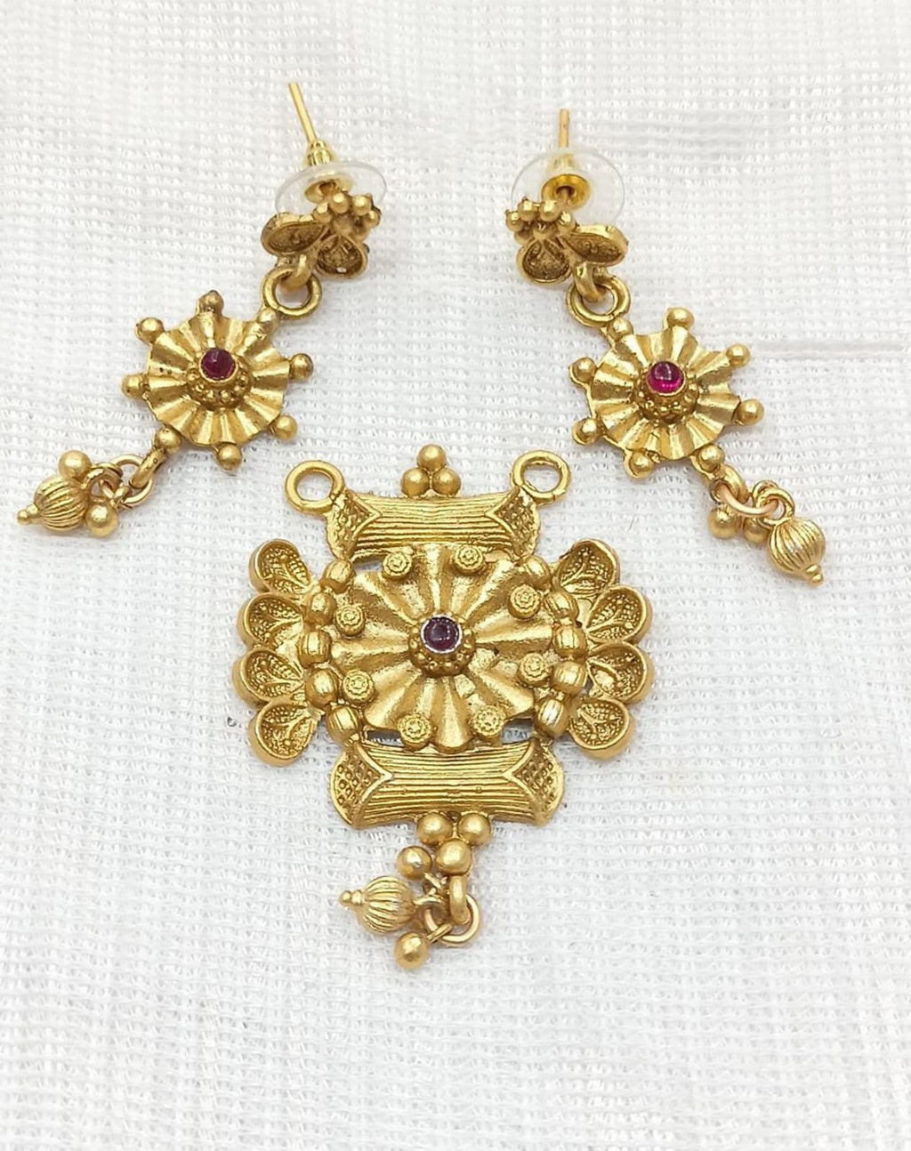 exquisite-golden-pendants-in-india-elegant-and-timeless-jewelry-total-2-piece-94