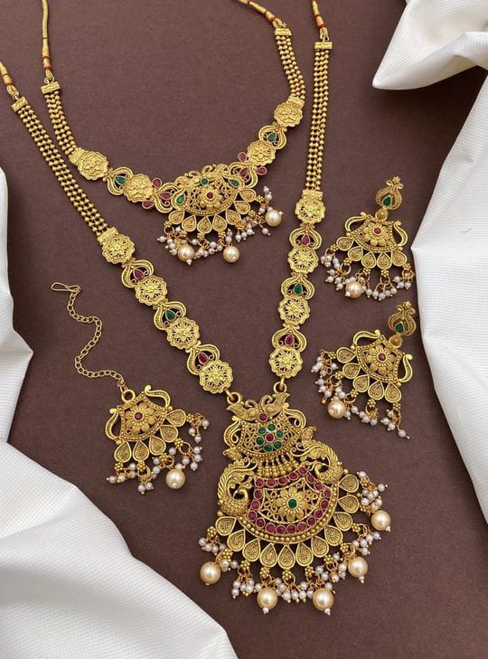 stunning-combo-necklace-sets-in-india-elegant-and-versatile-jewelry-4