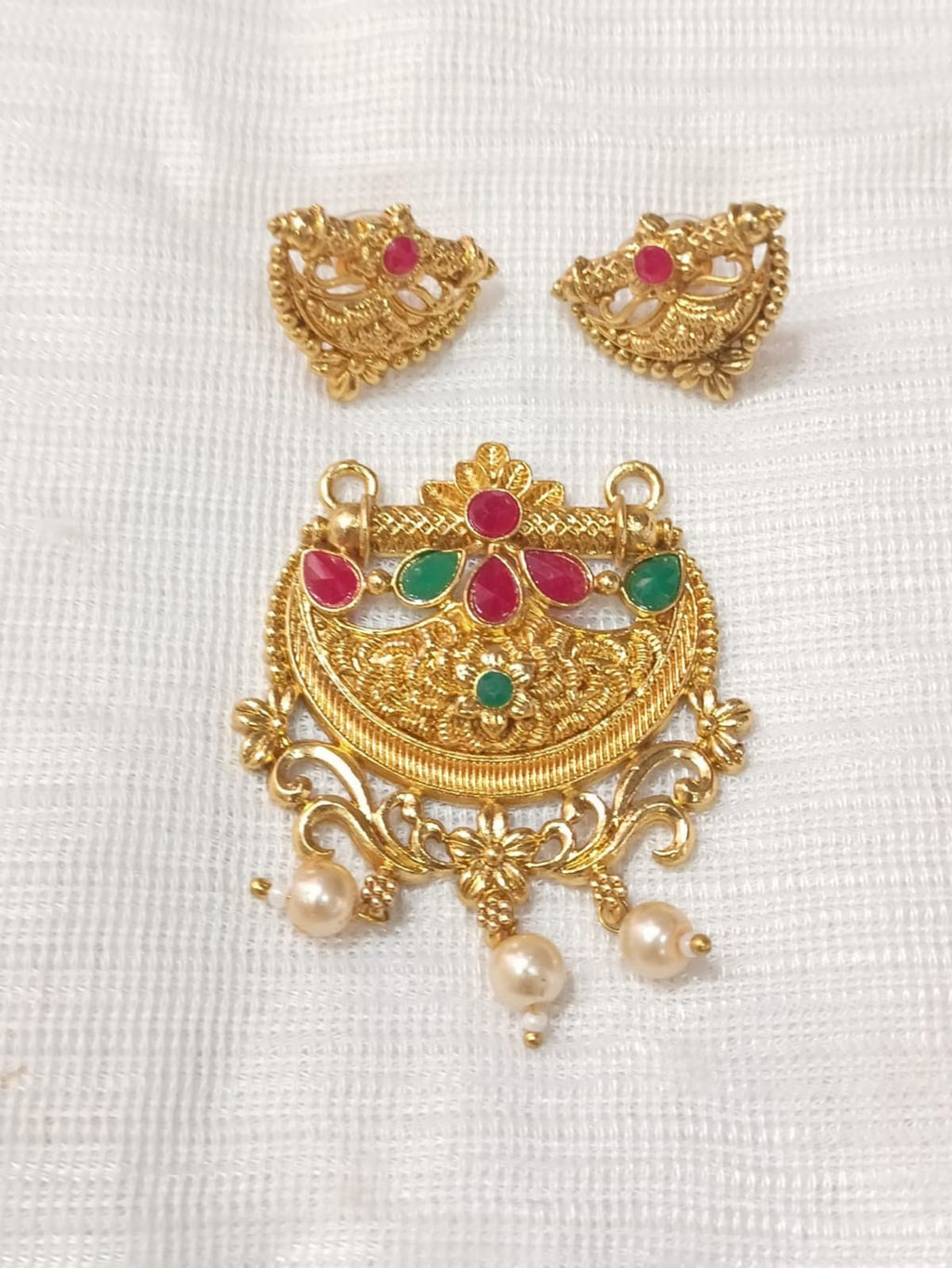 exquisite-golden-pendants-in-india-elegant-and-timeless-jewelry-total-2-piece-100