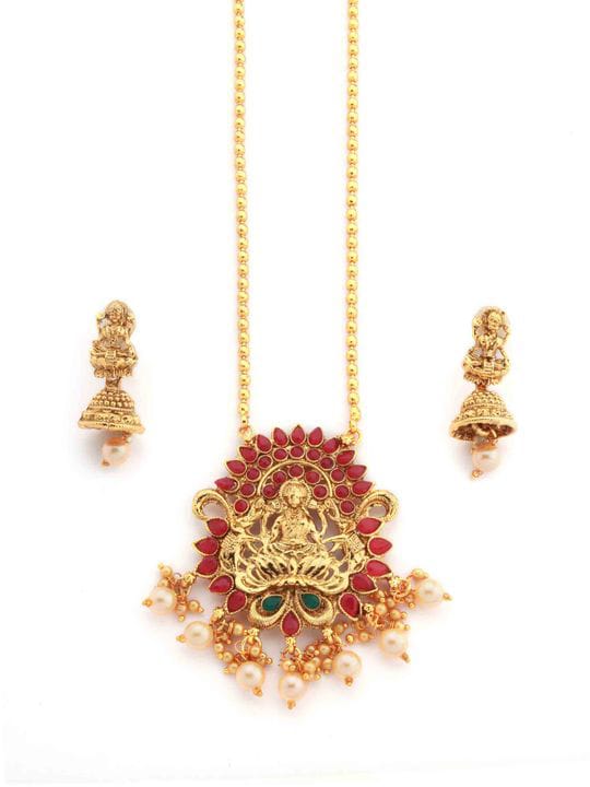 chic-chain-pendant-versatile-style-and-elegance-7