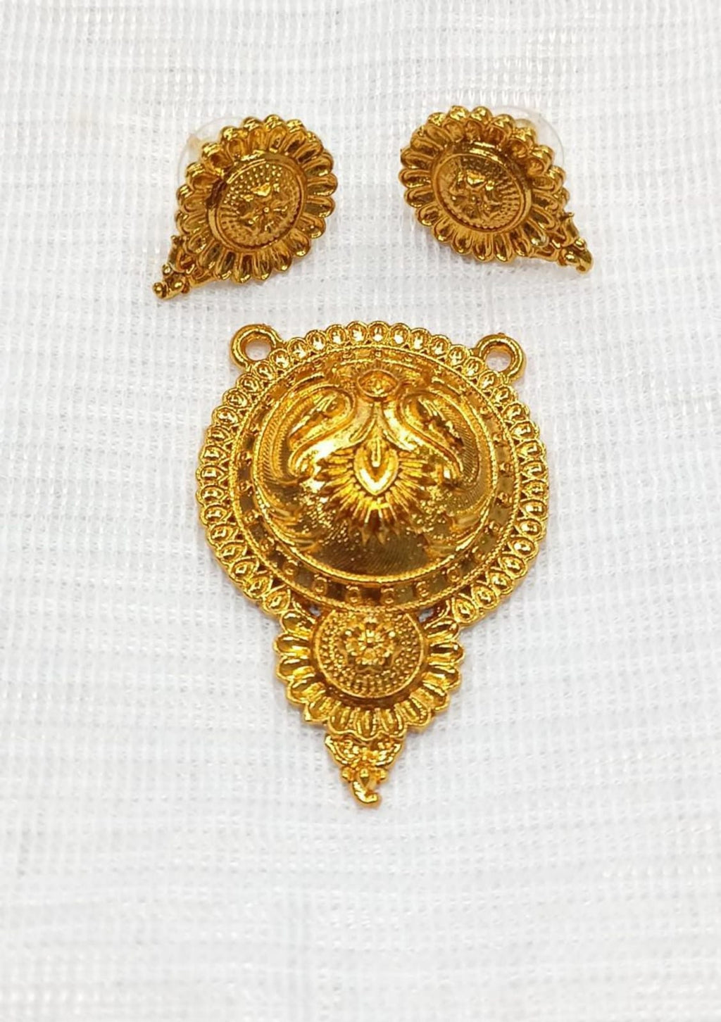 exquisite-golden-pendants-in-india-elegant-and-timeless-jewelry-total-2-piece-123