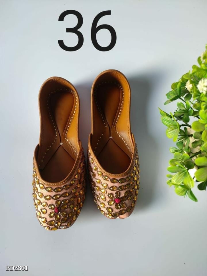 er Embroidery Heavy Jutti for Women | Premium Ethnic Footwear