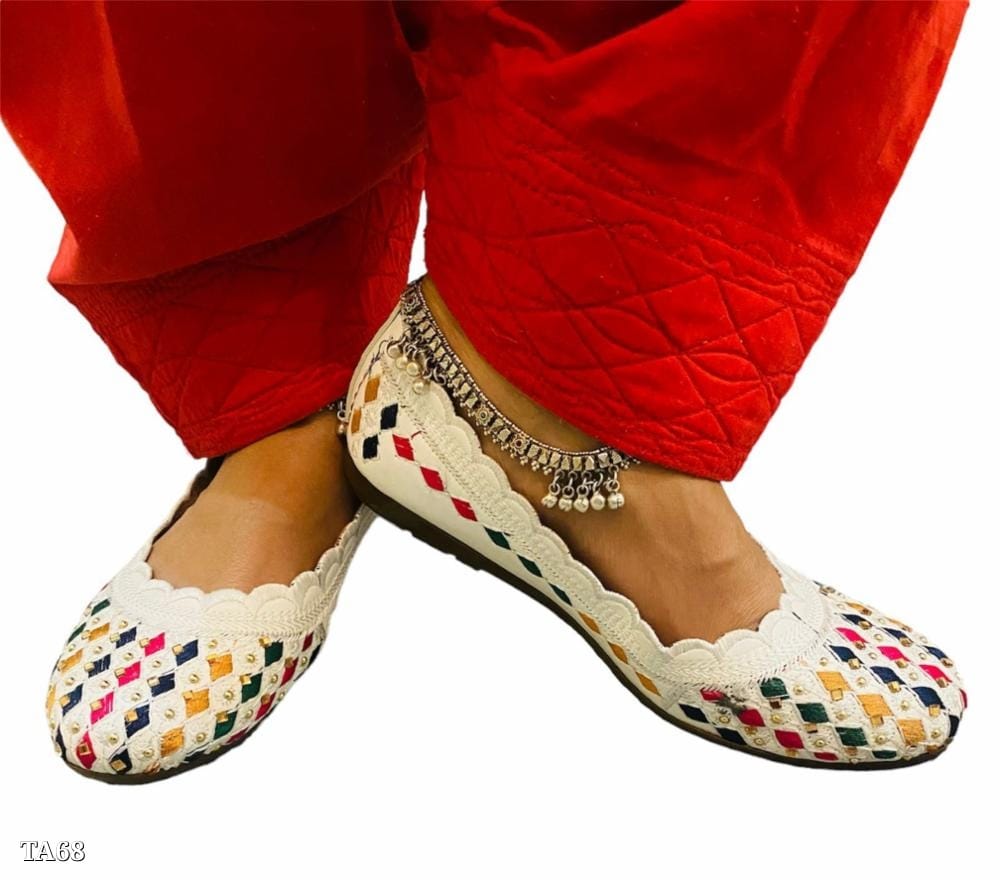 Elegant Punjabi Jutti for Women | Traditional Indian Footwear