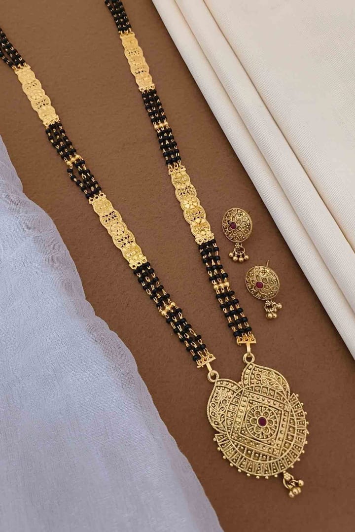 elegant-golden-mangalsutras-timeless-tradition-modern--215