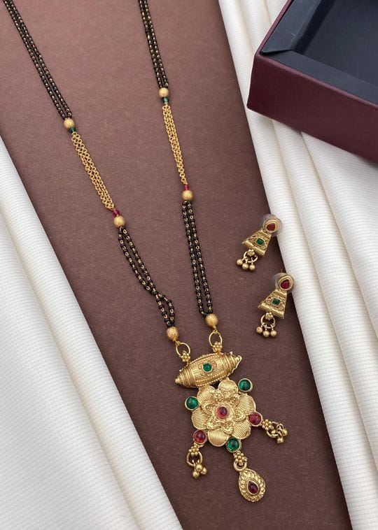 elegant-matte-mangalsutra-modern-sophistication-timeless-tradition-37