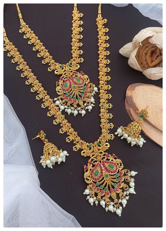 stunning-combo-necklace-sets-in-india-elegant-and-versatile-jewelry-20