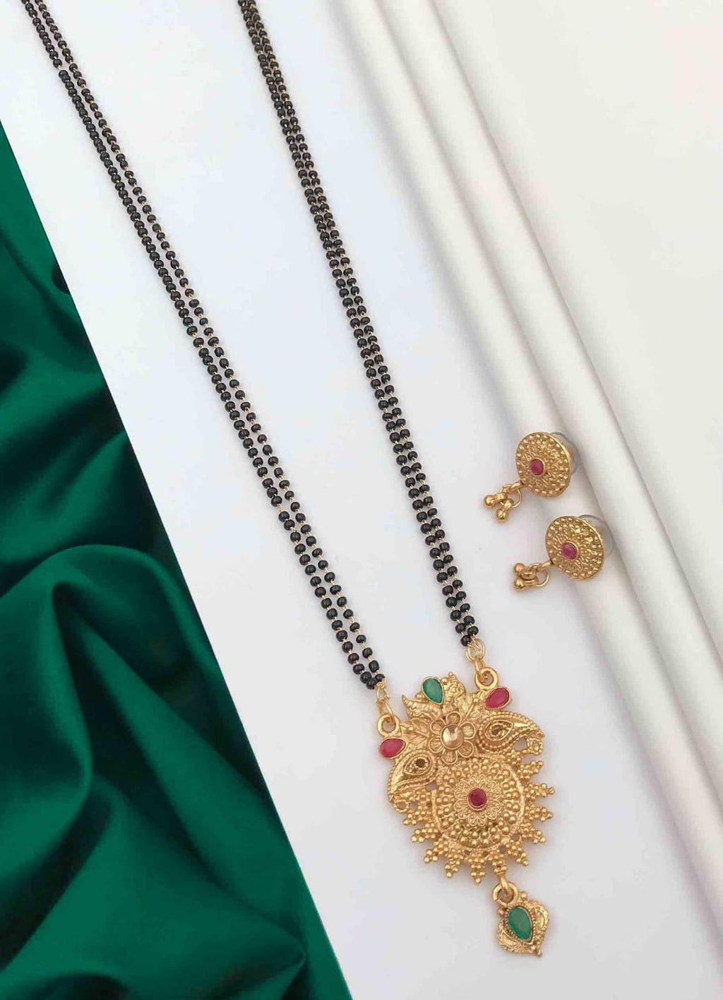 elegant-golden-mangalsutras-timeless-tradition-modern--112