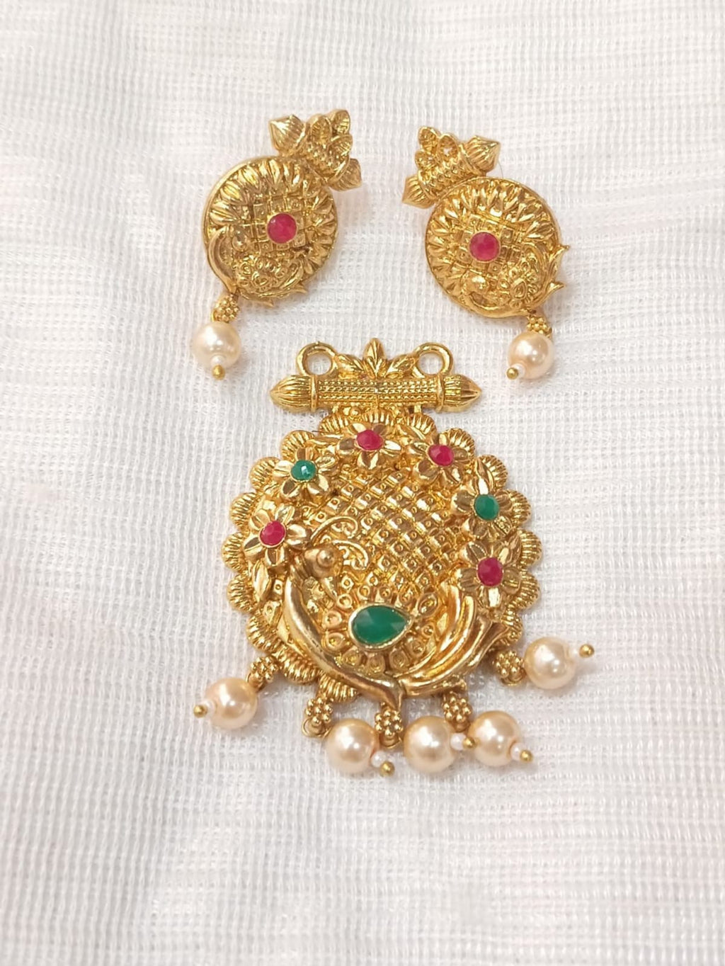 exquisite-golden-pendants-in-india-elegant-and-timeless-jewelry-total-2-piece-99