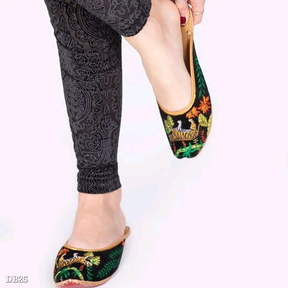 Elegant Ladies Slip-On Punjabi Jutti | Traditional Ethnic Footwear