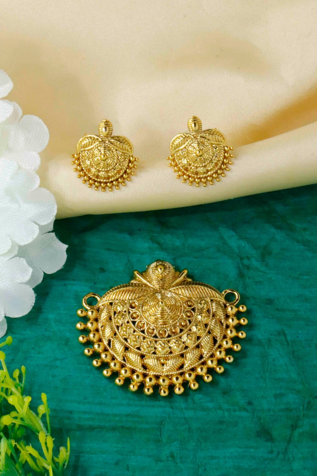 exquisite-golden-pendants-in-india-elegant-and-timeless-jewelry-total-2-piece-140