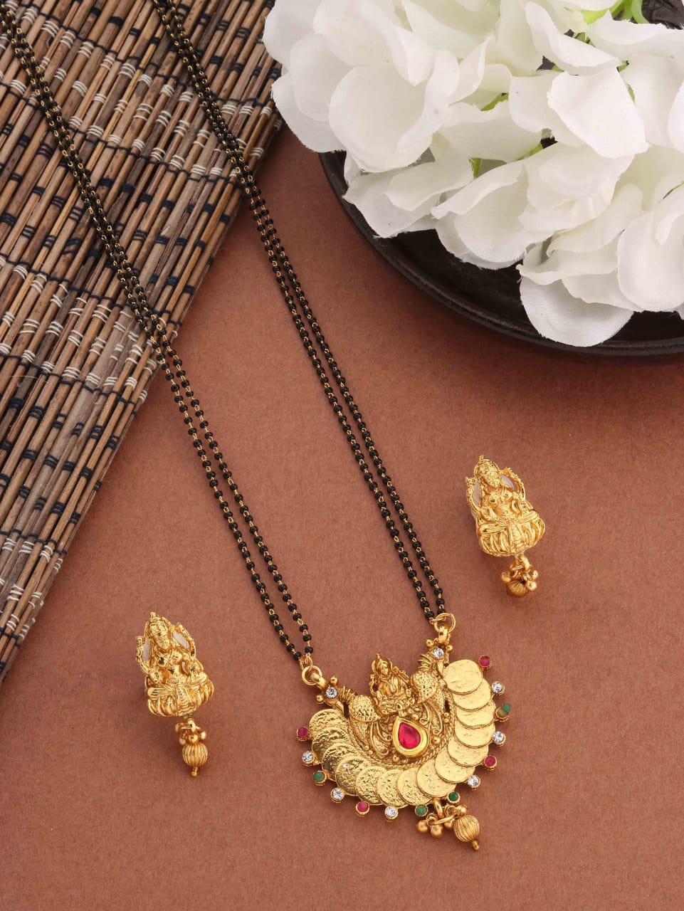 elegant-golden-mangalsutras-timeless-tradition-modern--224