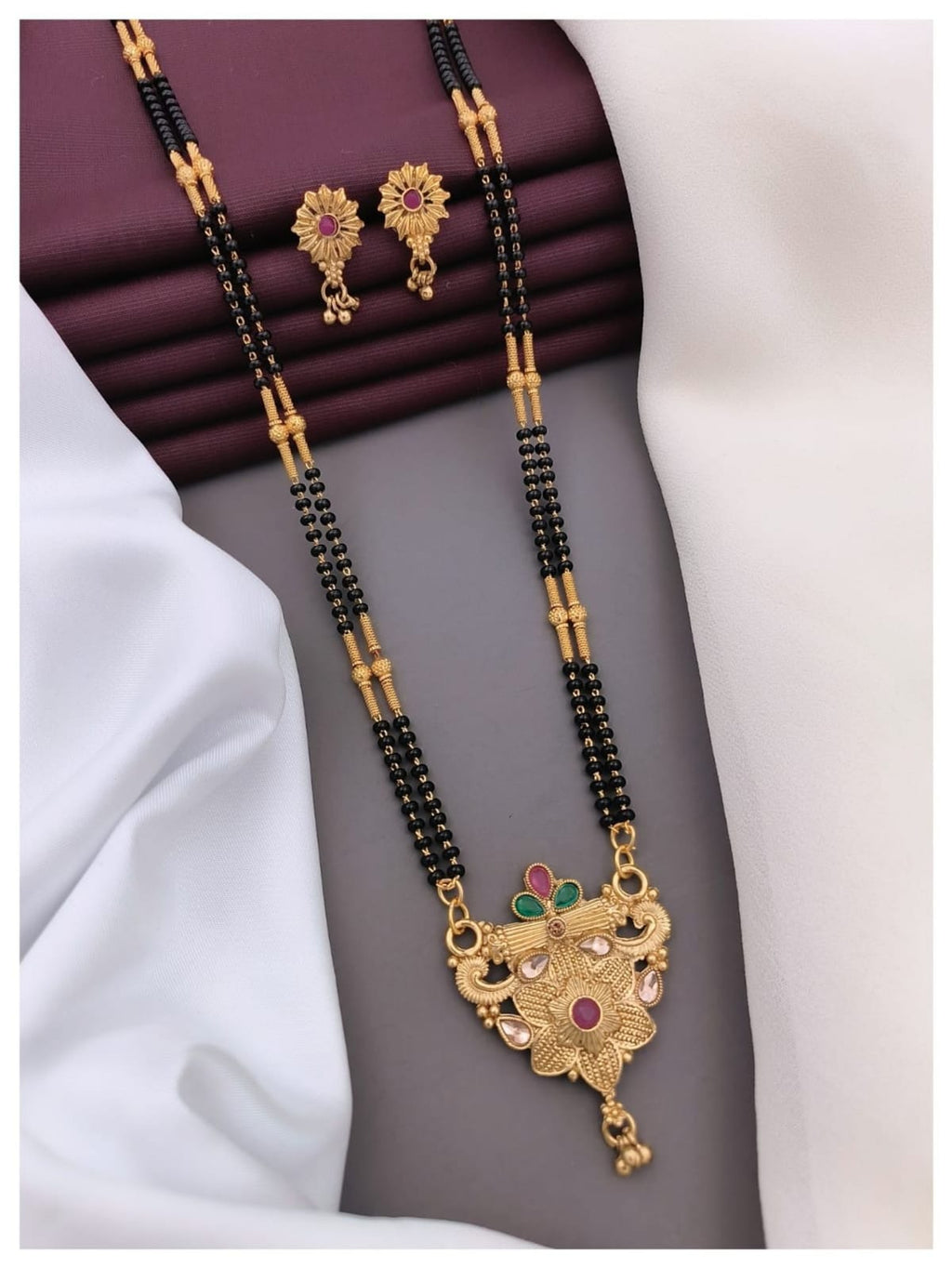elegant-golden-mangalsutras-timeless-tradition-modern--10