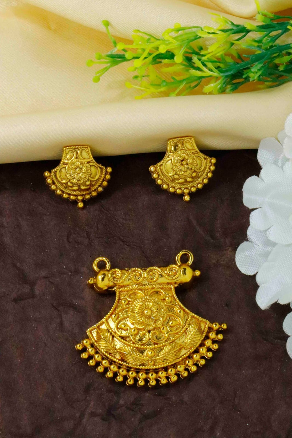 exquisite-golden-pendants-in-india-elegant-and-timeless-jewelry-total-2-piece-138