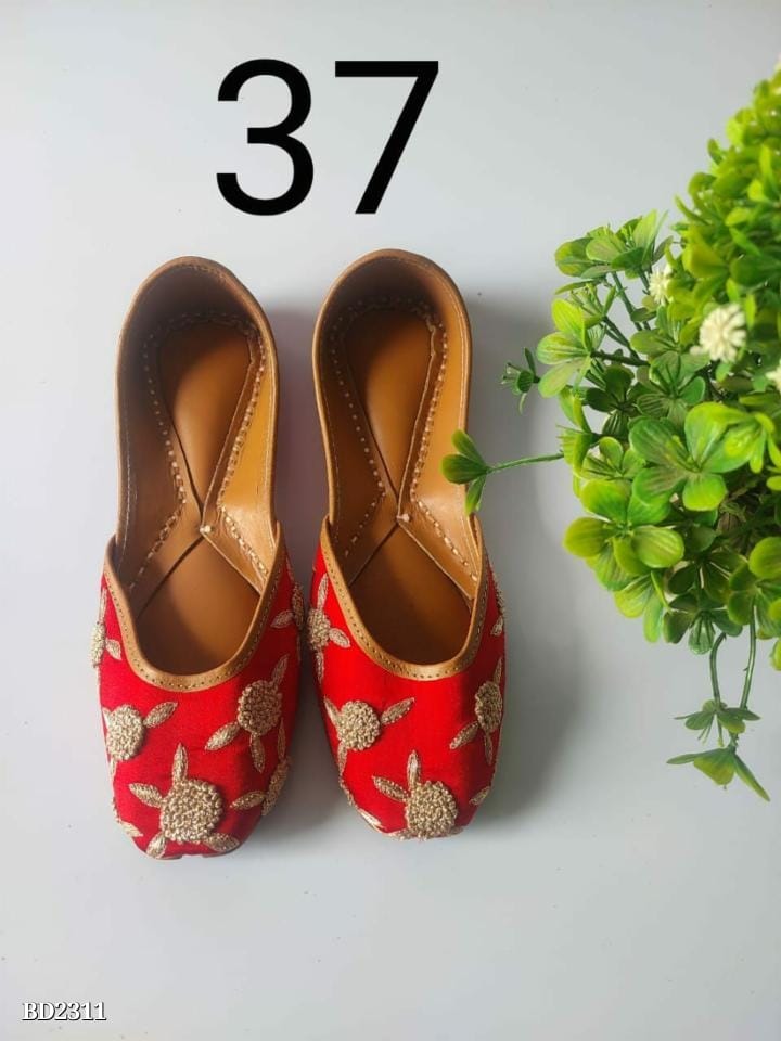 Embroidery Heavy Jutti for Women | Premium Handcrafted Ethnic Footwear