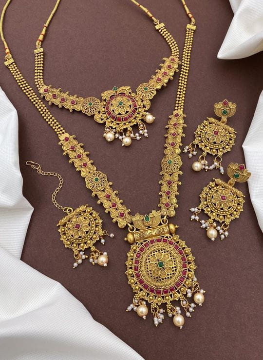 stunning-combo-necklace-sets-in-india-elegant-and-versatile-jewelry-7