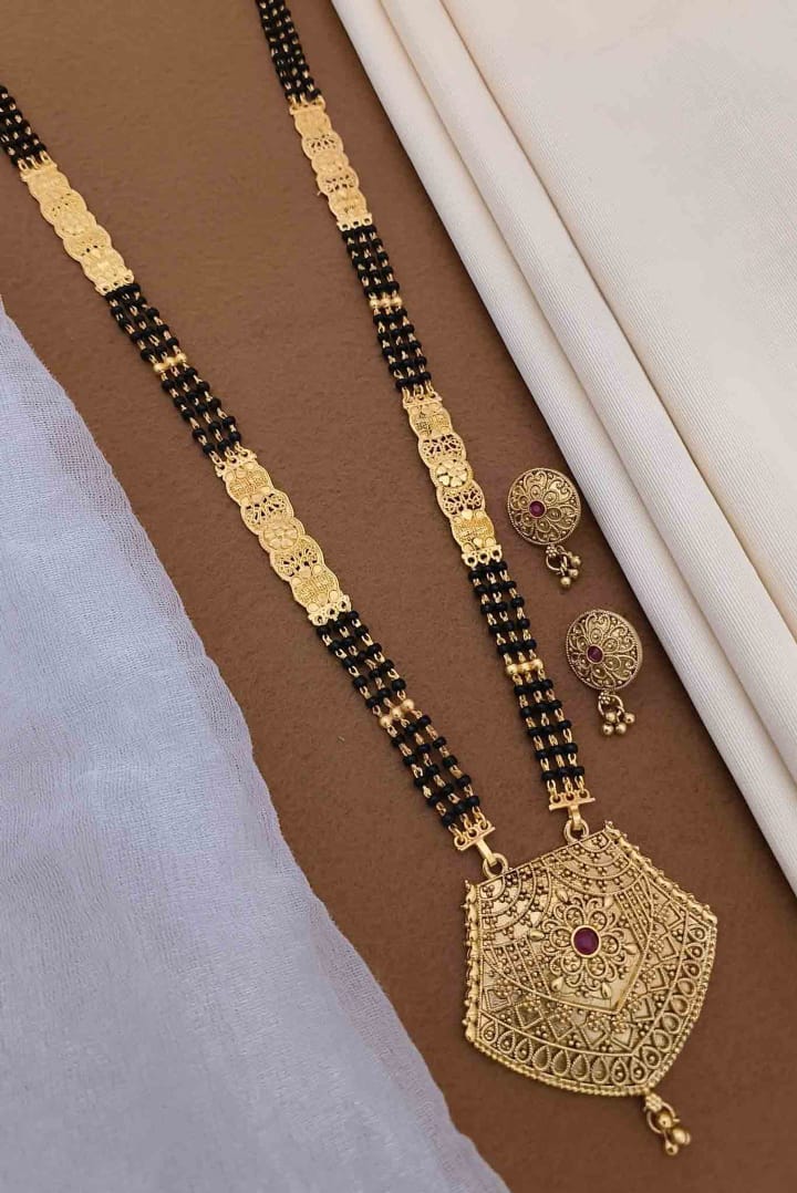 elegant-golden-mangalsutras-timeless-tradition-modern--216