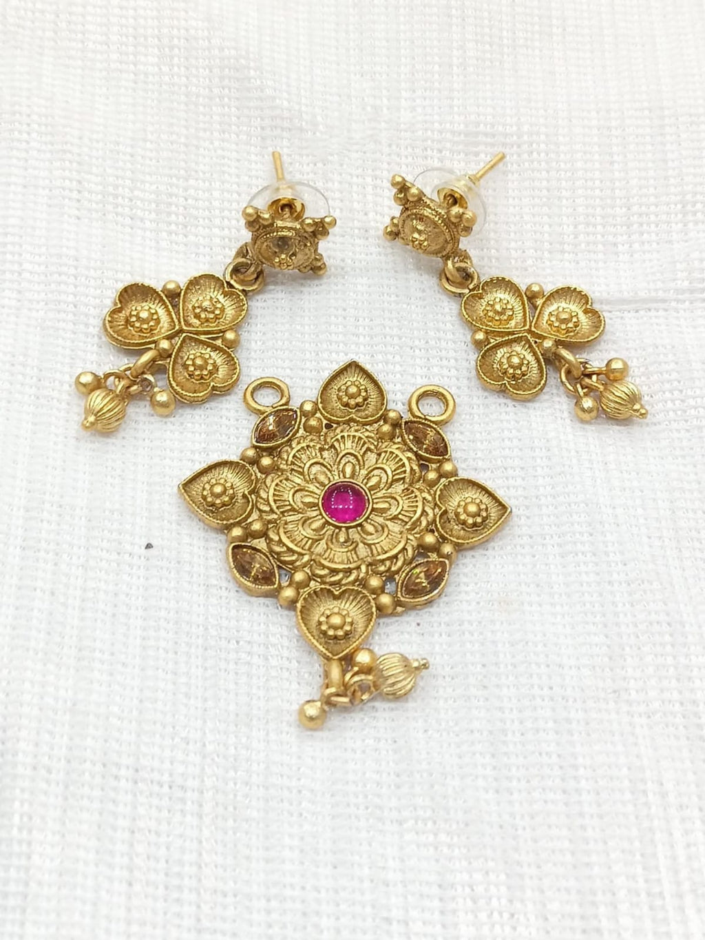 exquisite-golden-pendants-in-india-elegant-and-timeless-jewelry-total-2-piece-95