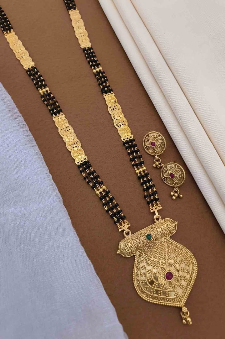 elegant-golden-mangalsutras-timeless-tradition-modern--212