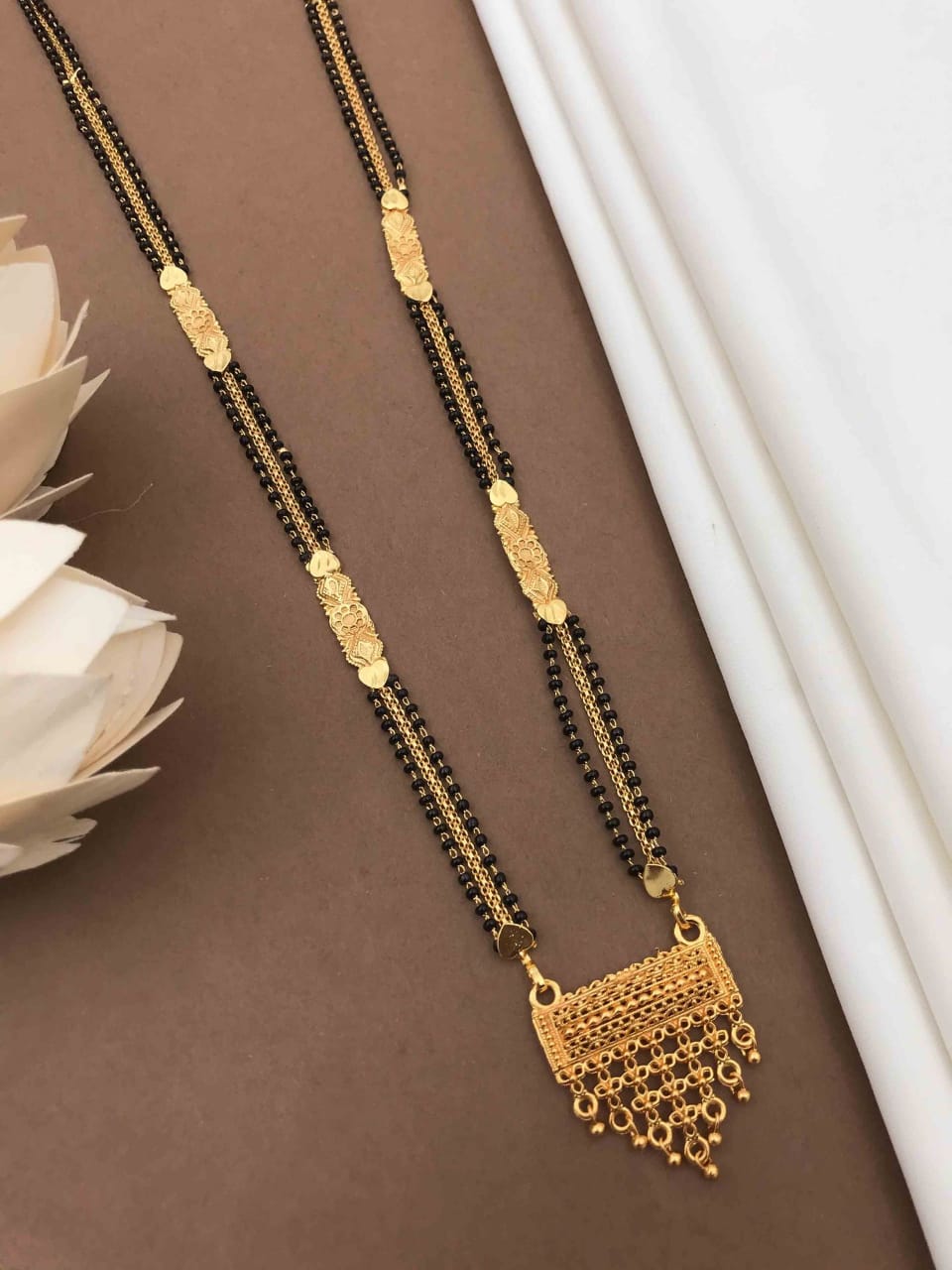 elegant-golden-mangalsutras-timeless-tradition-modern--138