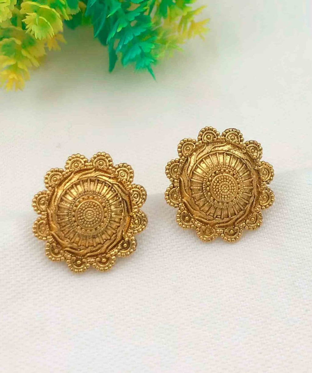 exquisite-golden-earring-in-india-timeless-and-elegant-jewelry-set-of-two-34