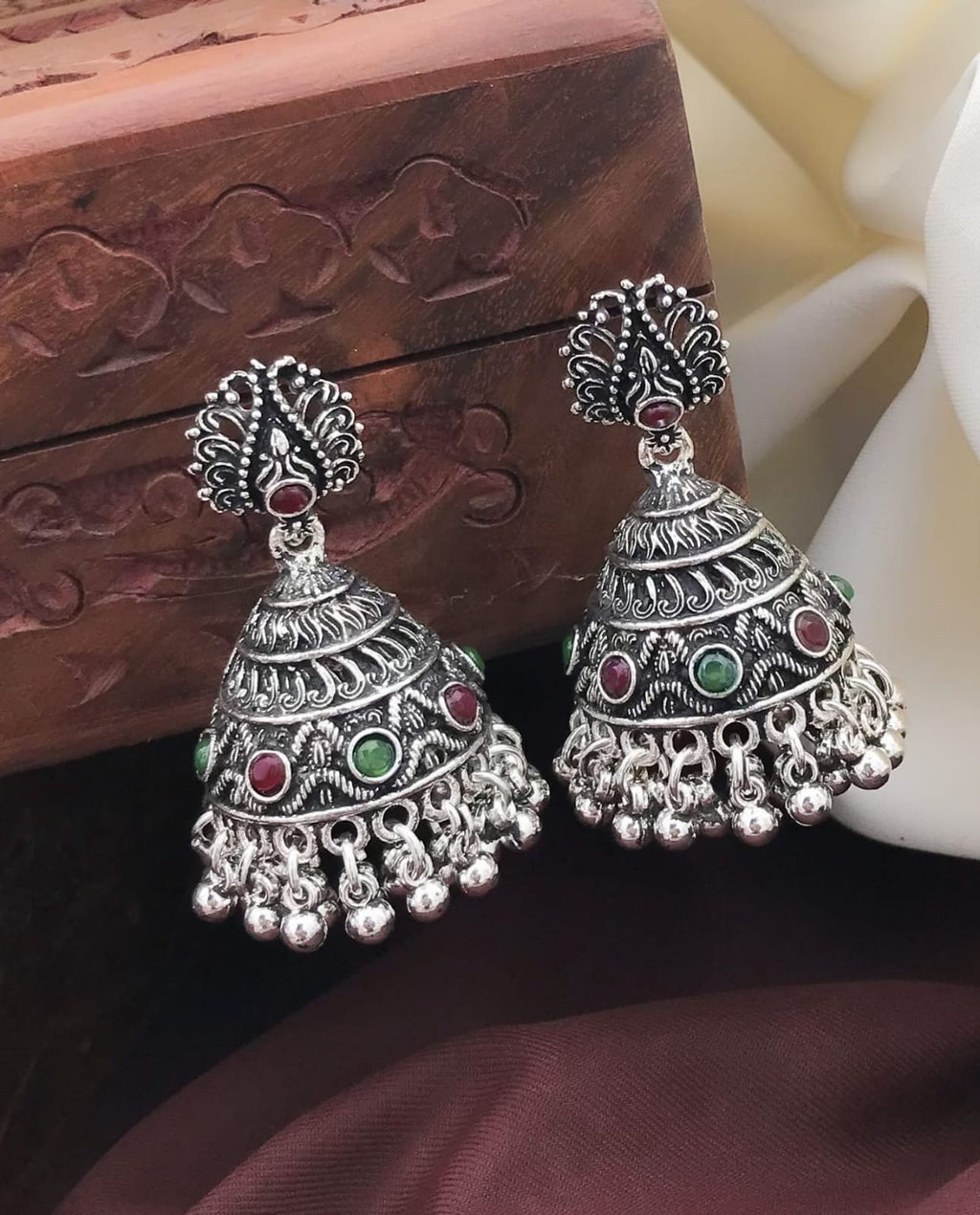 elegant-jhumka-earrings-in-india-timeless-and-stylish-jewelry-10