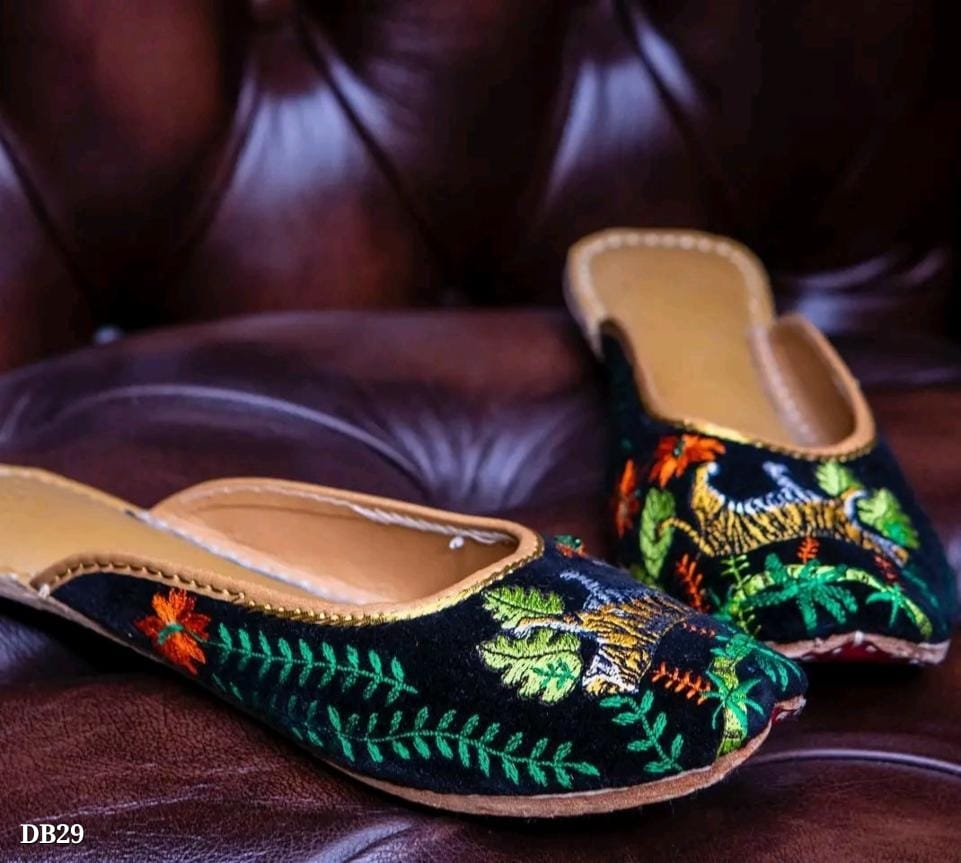 Elegant Ladies Slip-On Punjabi Jutti | Traditional Ethnic Footwear