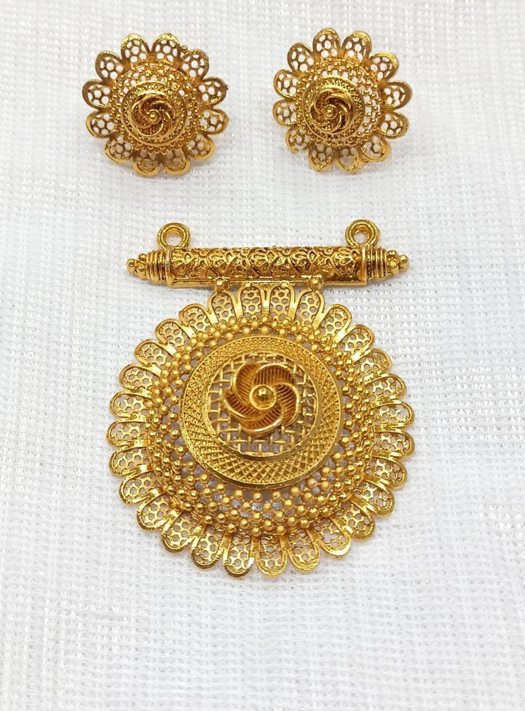 exquisite-golden-pendants-in-india-elegant-and-timeless-jewelry-total-2-piece-121